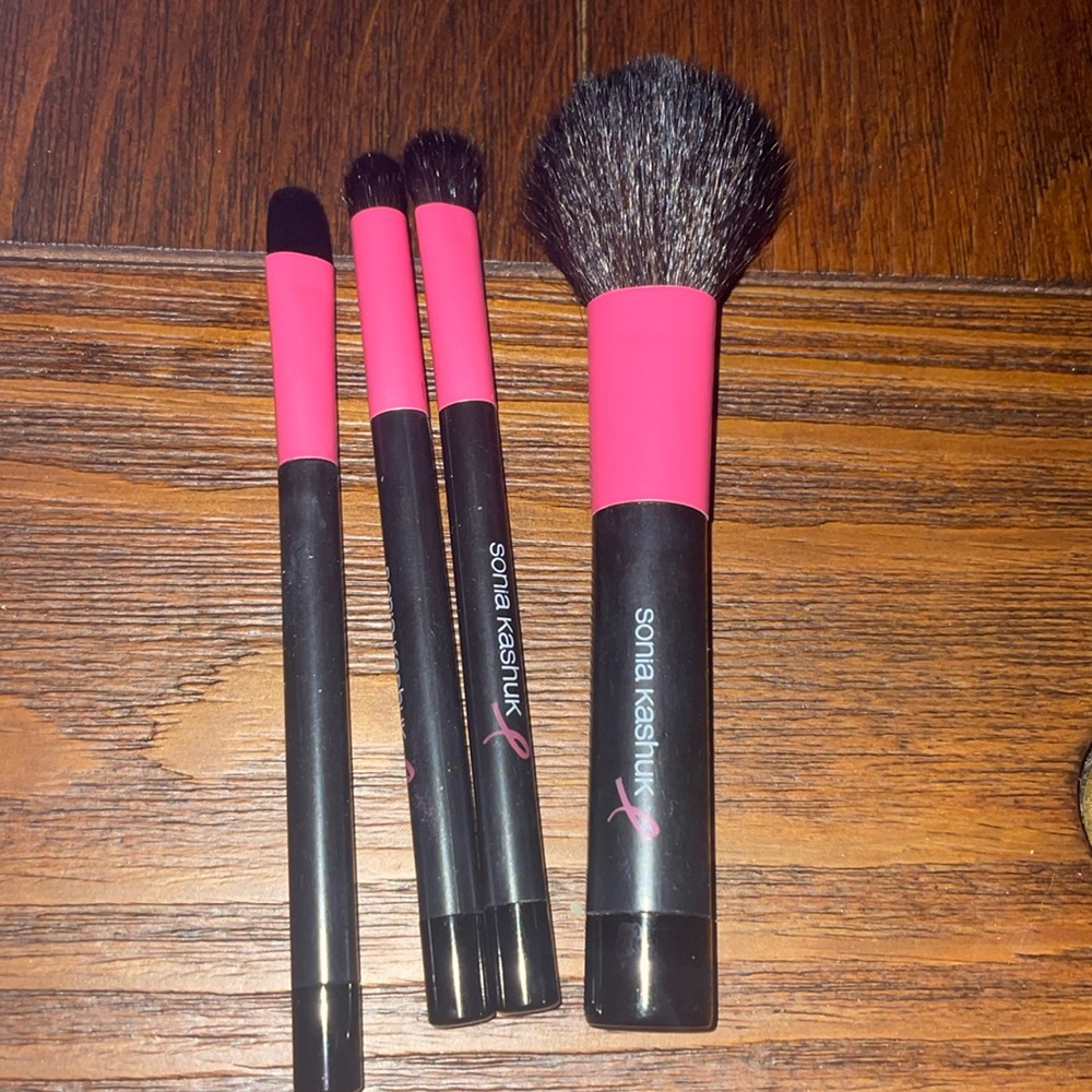 GENTLY USED 4 count TRAVEL SIZE Sonia Kashuk brushes lot!